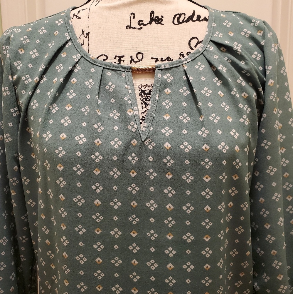 Jon & Anna 3/4 sleeve green top
